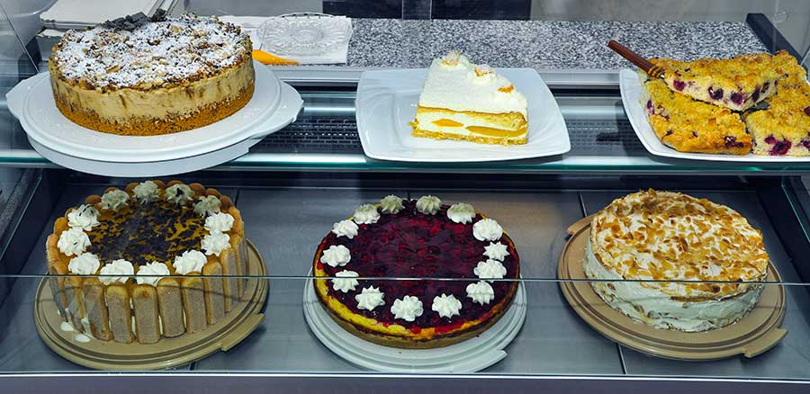 Sonntags immer Torten u. Kuchen torten, kuchen, roringer berg cafe,